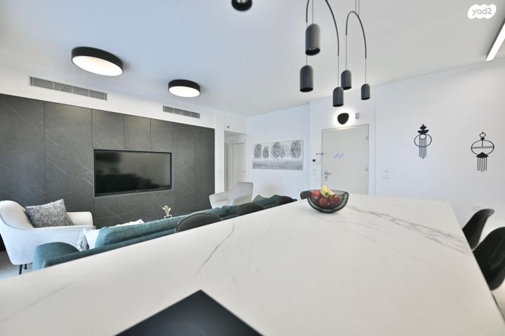 דירה, מיכאל סיטרמן, נחלת יהודה, ראשון לציון