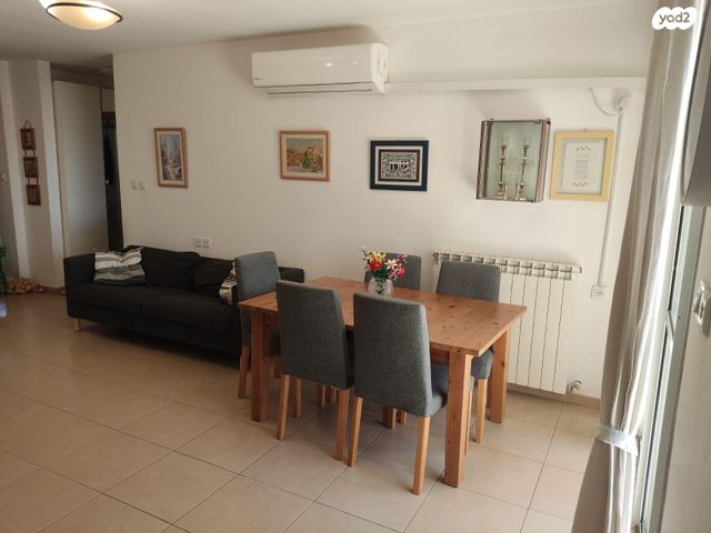 דירה, רקפת, משכנות גבעת זאב, גבעת זאב