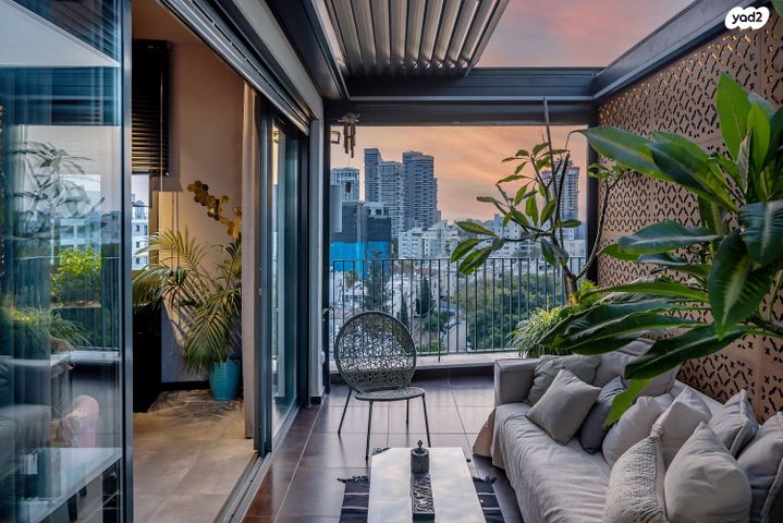 גג/ פנטהאוז, רחובות הנהר, חרוזים, רמת גן