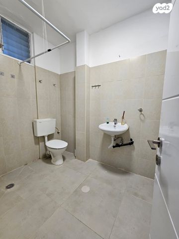 דירה, הרב הרצוג 8, לב העיר, בת ים