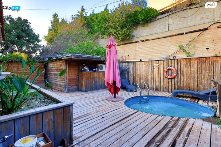 דו משפחתי, תל מונד