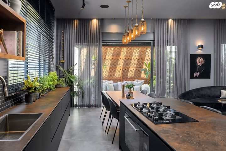 גג/ פנטהאוז, רחובות הנהר, חרוזים, רמת גן