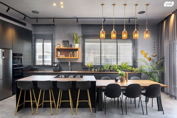 גג/ פנטהאוז, רחובות הנהר, חרוזים, רמת גן