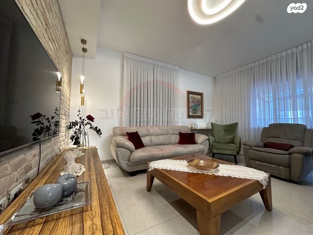 דירה, דבורה הנביאה, רובע יזרעאל סביוני העמק, עפולה