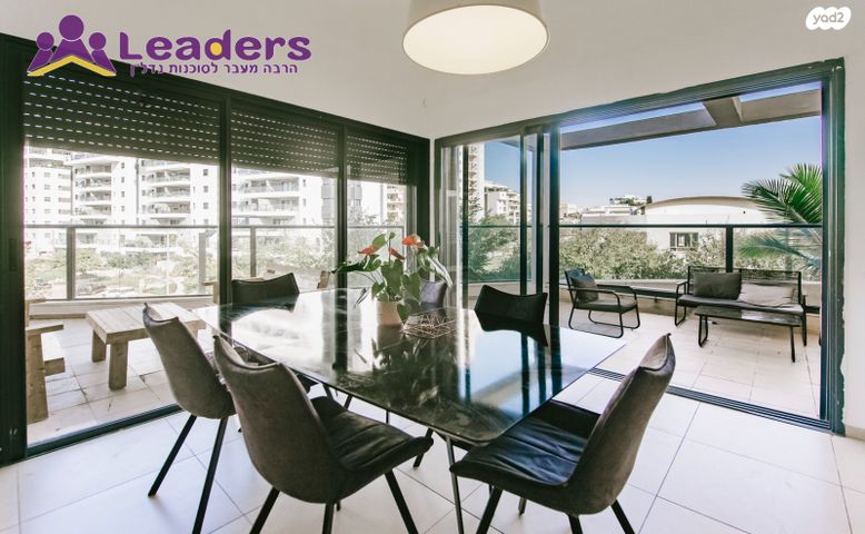 דירה, הרצליה