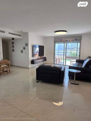 דירת גן, הסייפן 10, החותרים, טירת כרמל