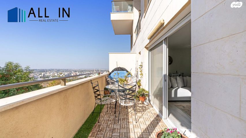 דירה, נחל פולג, צור יצחק