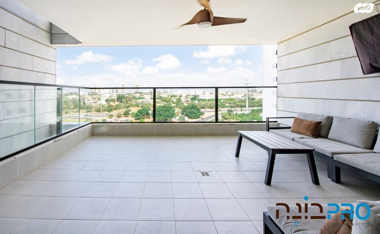 שולמית אלוני 