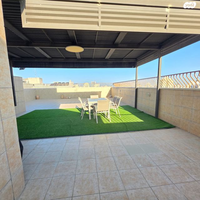 גג/ פנטהאוז, יהושע רבינוביץ, בן גוריון, חולון