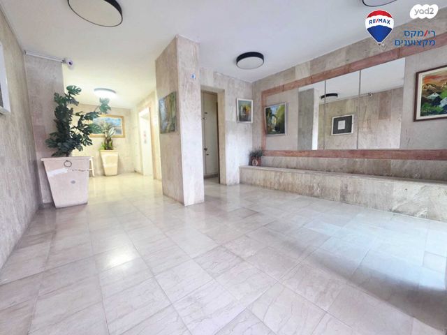 דירה, הרב עובדיה יוסף 2, חדרה