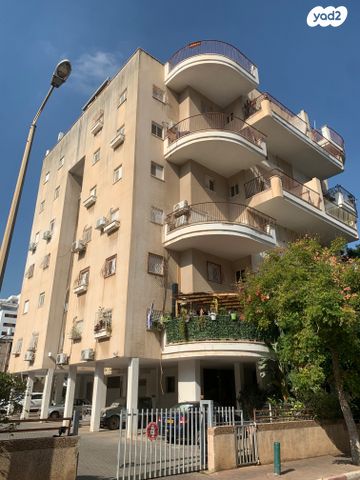 גג/ פנטהאוז, ארתור רופין 3, לב המושבה / מרכז העיר, פתח תקווה