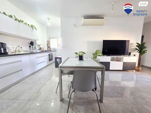 דירה, הרב עובדיה יוסף 2, חדרה