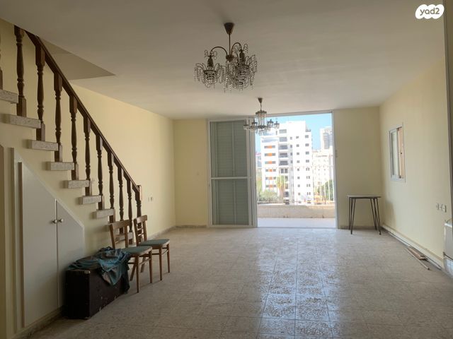 גג/ פנטהאוז, ארתור רופין 3, לב המושבה / מרכז העיר, פתח תקווה