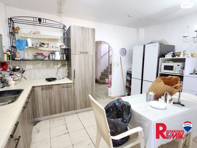 גג/ פנטהאוז, קיבוץ גלויות 19, עמידר, בת ים