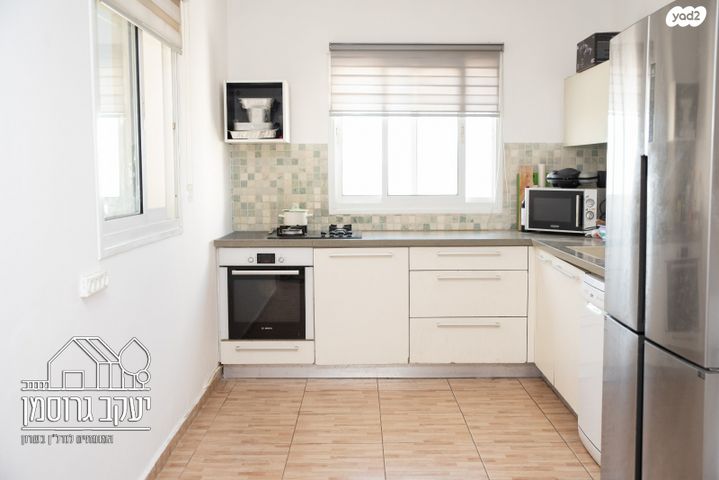 דירה, צור יצחק, צור יצחק