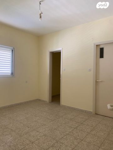 גג/ פנטהאוז, ארתור רופין 3, לב המושבה / מרכז העיר, פתח תקווה