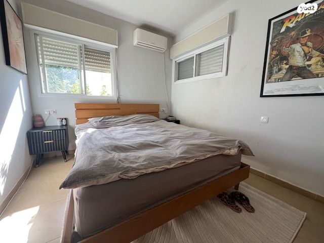 דו משפחתי, כוכב יאיר / צור יגאל