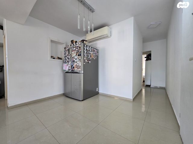 דירה, מבוא הגבים, הנחלים, מעלה אדומים