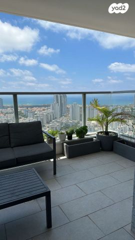 דירה, קרל פופר, נתניה