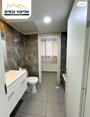 דירה, האחים, נווה שמיר רמת בית שמש ה-1, בית שמש