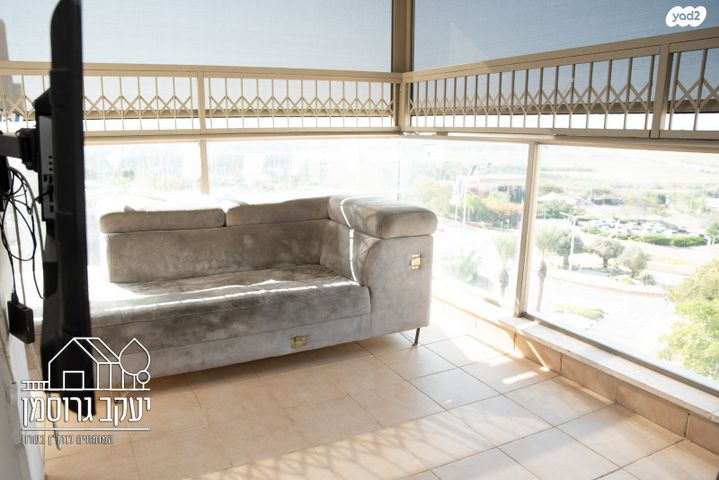 דירה, צור יצחק, צור יצחק