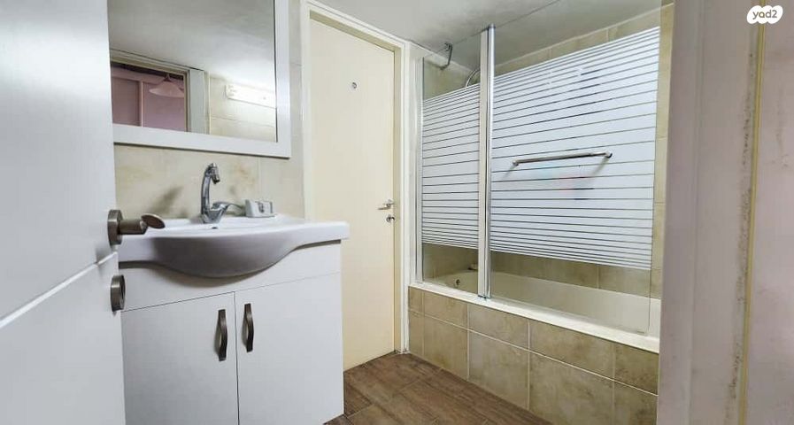 דירה, האלונים 18, קרית ביאליק