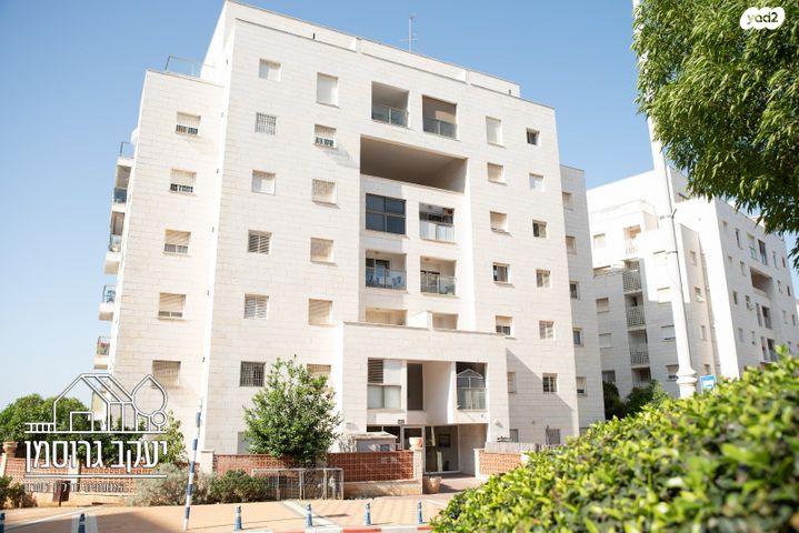 דירה, צור יצחק, צור יצחק