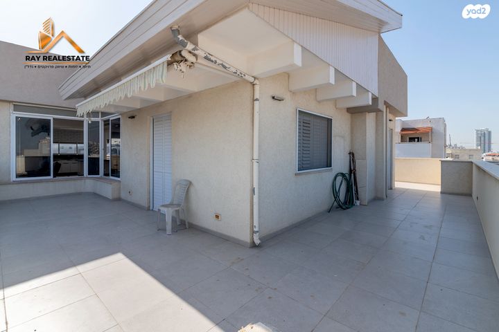 גג/ פנטהאוז, דוד וולפסון, רמז, מערב ותיק, ראשון לציון