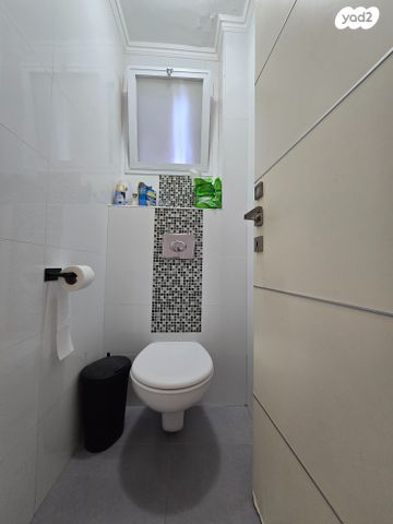 דירה, מבוא הגבים, הנחלים, מעלה אדומים