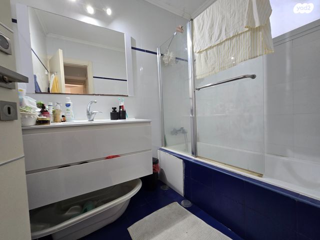 דירה, מבוא הגבים, הנחלים, מעלה אדומים