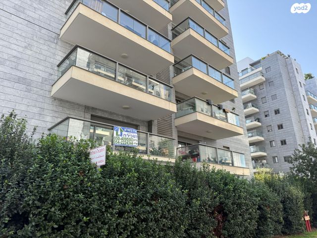 דירה, הרצליה