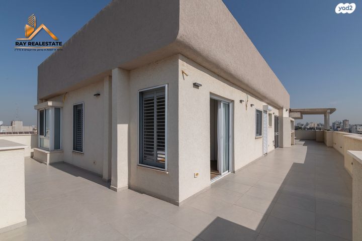 גג/ פנטהאוז, דוד וולפסון, רמז, מערב ותיק, ראשון לציון