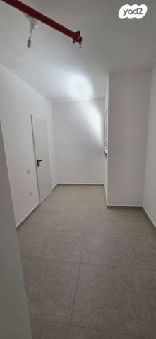 דירה, שיר השירים, גן יבנה מערב, גן יבנה