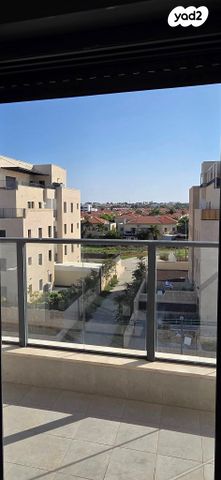 דירה, שיר השירים, גן יבנה מערב, גן יבנה