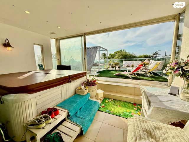 הרקיע, הגולף