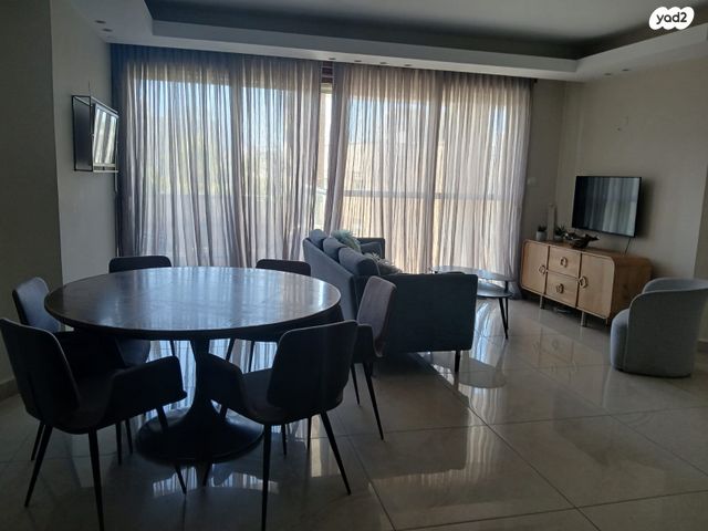 טלביה, קוממיות