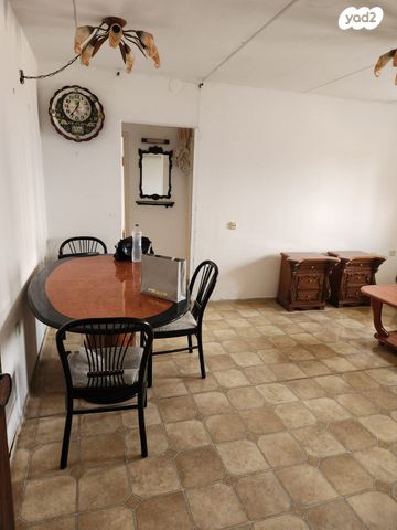 דירה, נרקיסים, טירת כרמל