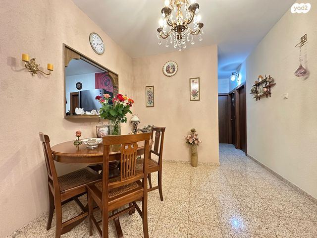 דירה, יעקב קינמון, עפולה