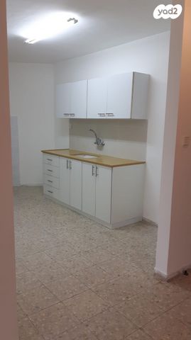 דירה, יסמין, כרמיאל