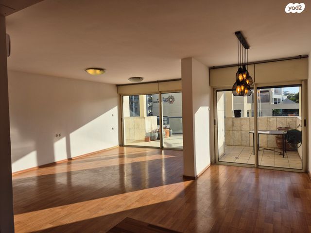 לוין קיפניס 7