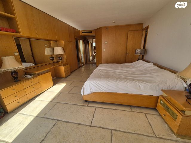 דירה, הרצליה