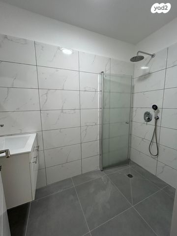 דירה, תשי"ג, מגדל העמק