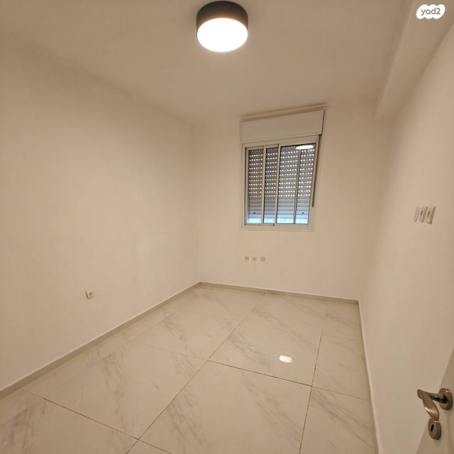 דירת גן, ריה"ל, אירוס, ירוחם