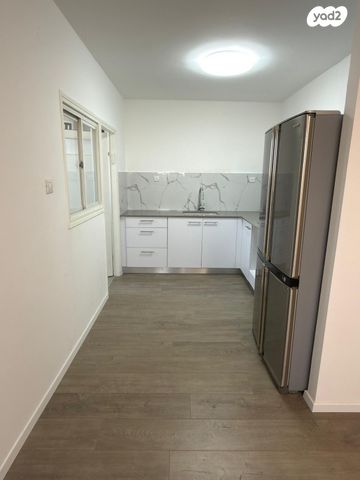 ז'בוטינסקי 27