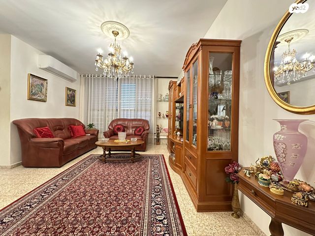 דירה, יעקב קינמון, עפולה