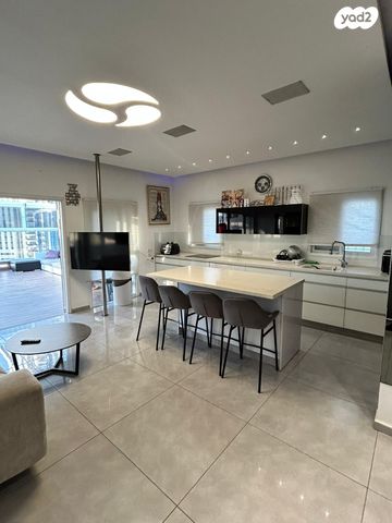 גג/ פנטהאוז, הנביאים, הנביאים, בת ים