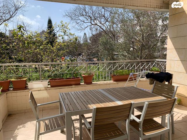 דירה, 2003, רעננה