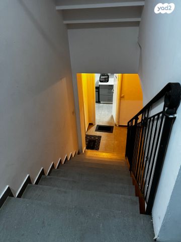 מרתף/ פרטר, משה גבין, ראשון לציון