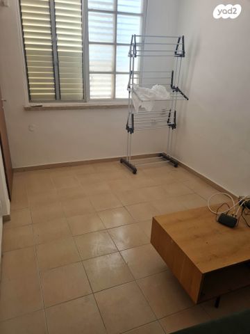 גג/ פנטהאוז, יהושע שטמפפר, שיפר, פתח תקווה