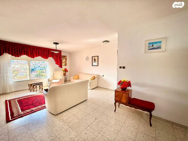 דירה, האירוסים, כרמיאל